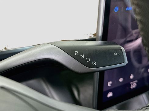 Used 2022 Tesla Model Y Long Range AWD/4WD image 24