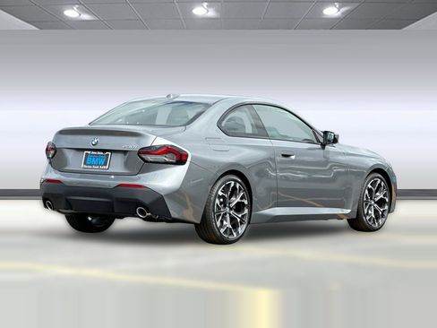 Used 2025 BMW 230i Coupe w/ Premium Package image 9