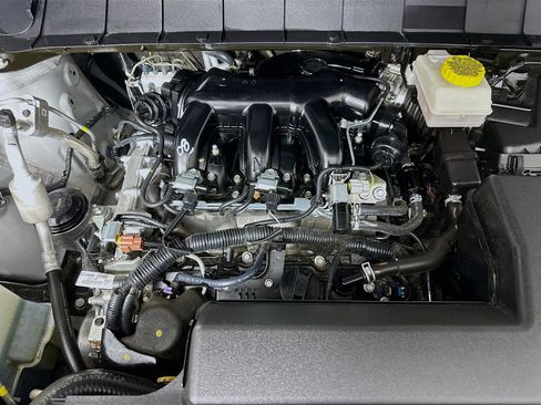 Used 2025 Nissan Pathfinder SV image 34