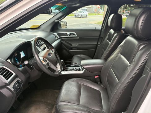 Used 2014 Ford Explorer XLT w/ Equipment Group 202A AWD/4WD image 10