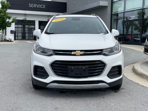 Used 2020 Chevrolet Trax LT w/ LT Convenience Package image 2