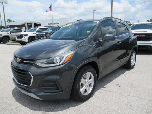 Used 2018 Chevrolet Trax LT w/ Driver Confidence Package FWD image 3