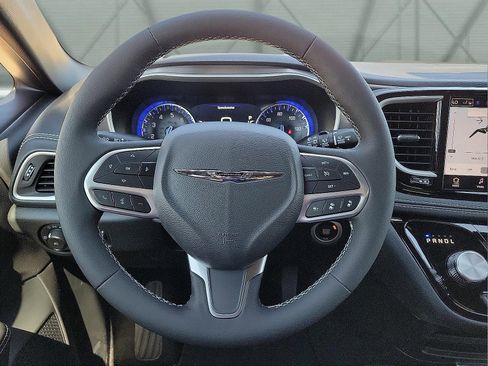 New 2026 Chrysler Pacifica Select image 12