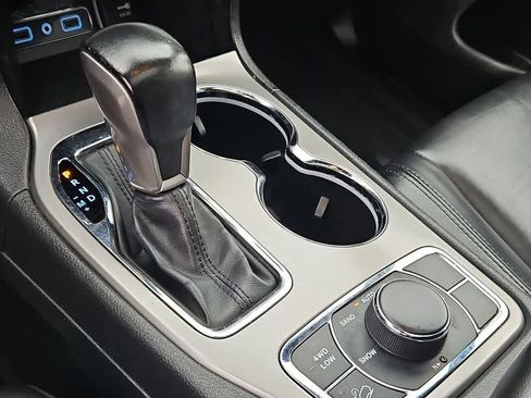 Used 2022 Jeep Grand Cherokee Limited image 34