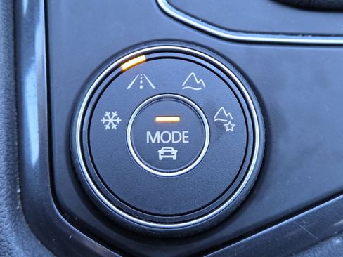 Used 2020 Volkswagen Tiguan SE image 5