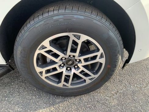 New 2025 Ford Expedition Active image 31