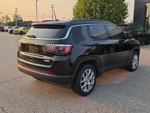 Used 2023 Jeep Compass Latitude AWD/4WD image 7