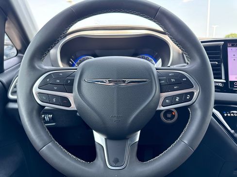 Used 2025 Chrysler Pacifica Select FWD image 18
