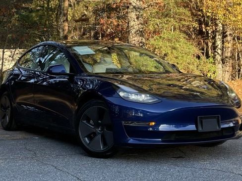 Used 2023 Tesla Model 3 Standard Range image 9