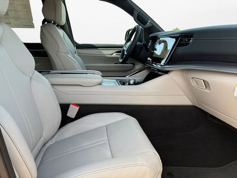 New 2026 Jeep Grand Wagoneer image 24