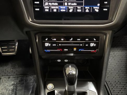 Certified 2024 Volkswagen Tiguan SE R-Line FWD image 30
