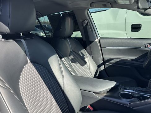 Used 2021 Toyota Camry SE image 34