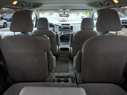 Used 2013 Toyota Sienna LE image 28