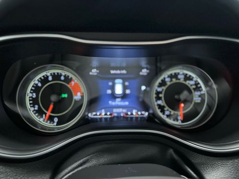 Used 2022 Jeep Cherokee Latitude Lux w/ Sun & Sound Group image 26