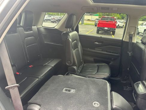 Used 2023 Nissan Pathfinder SL w/ SL Premium Package AWD/4WD image 19
