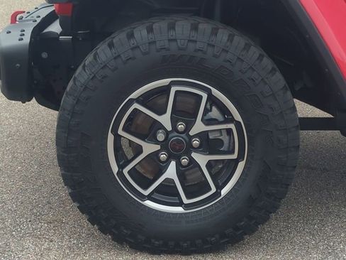 Used 2025 Jeep Gladiator Rubicon AWD/4WD image 10