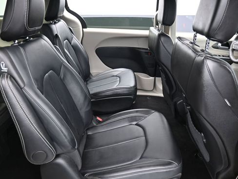 Certified 2024 Chrysler Pacifica Select image 15