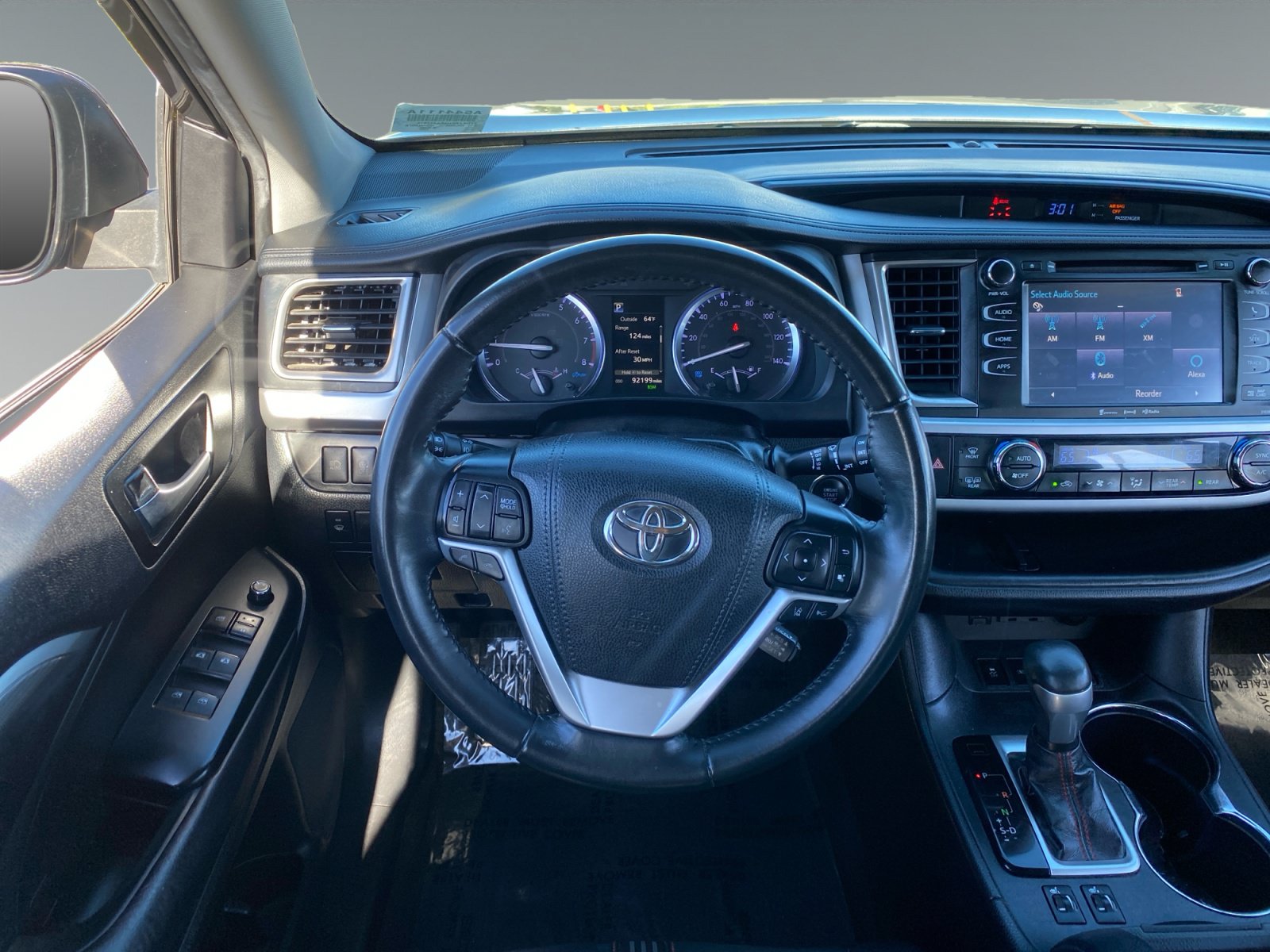 Used 2019 Toyota Highlander SE FWD image 12
