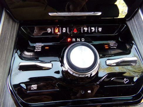 Used 2023 Jeep Wagoneer Series III w/ Convenience Group I image 35