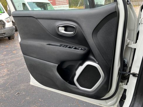 Used 2019 Jeep Renegade Latitude w/ Cold Weather Group image 14