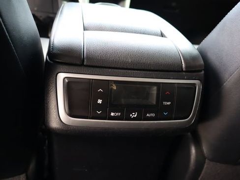 Used 2017 Toyota Highlander XLE image 17