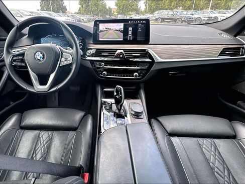 Used 2023 BMW 530e w/ Premium Package RWD image 10