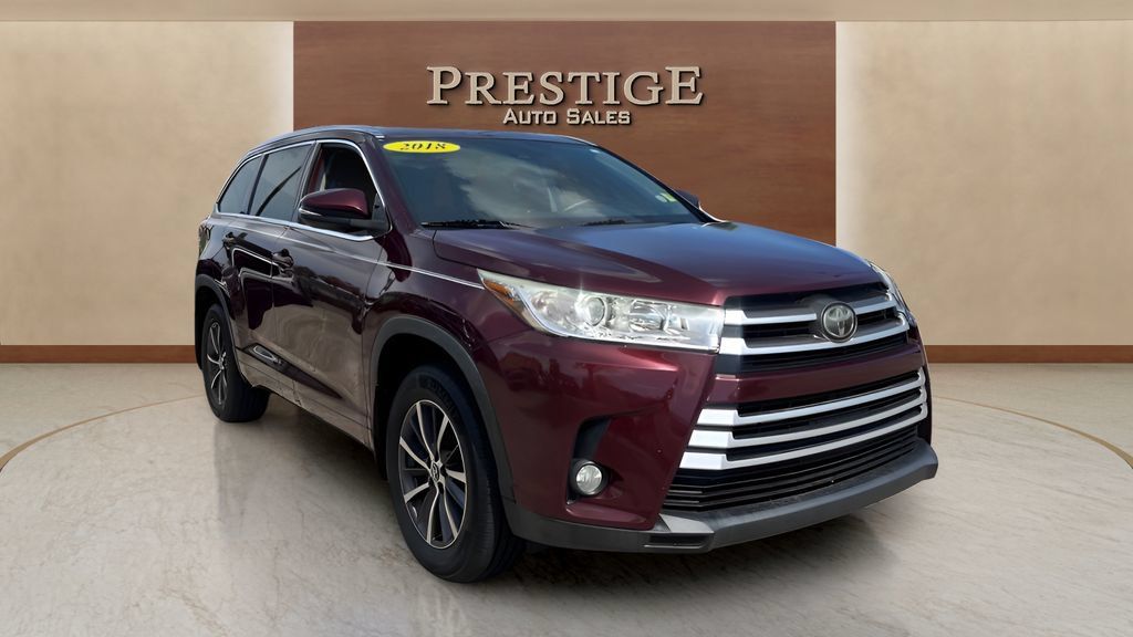 Used 2018 Toyota Highlander XLE AWD/4WD image 11