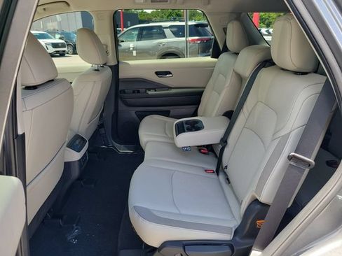 New 2026 Nissan Pathfinder SL FWD image 13