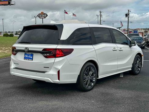 New 2026 Honda Odyssey Touring image 6