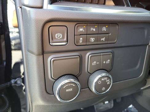 New 2026 Chevrolet Suburban LS image 22