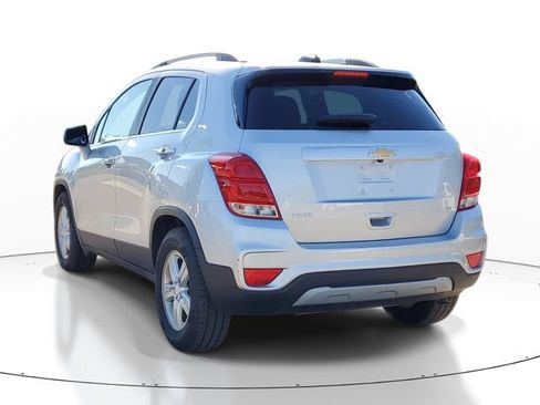 Used 2019 Chevrolet Trax LT w/ LT Convenience Package FWD image 4