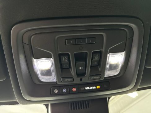 Used 2022 Chevrolet Silverado 1500 ZR2 w/ Technology Package AWD/4WD image 33