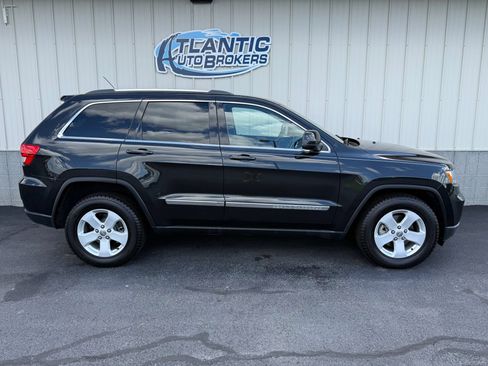 Used 2013 Jeep Grand Cherokee Laredo AWD/4WD image 3