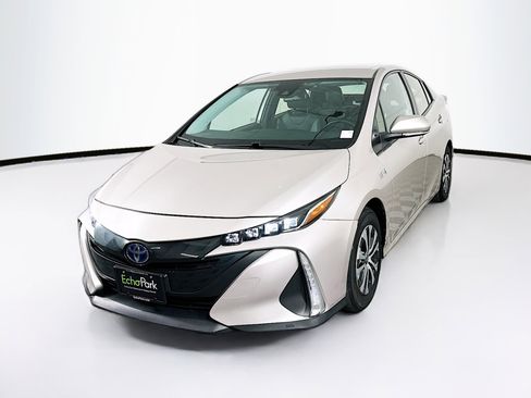 Used 2021 Toyota Prius Prime XLE FWD image 3
