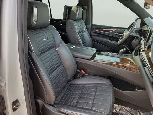 Used 2024 Cadillac Escalade Sport Platinum w/ LPO, ONYX Package AWD/4WD image 17