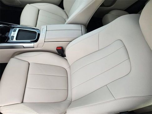 Used 2026 Mercedes-Benz GLB 250 4MATIC image 8