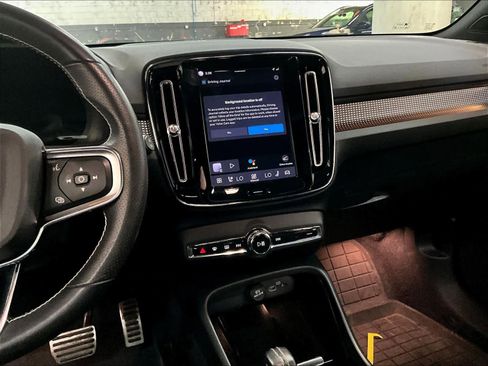 Used 2021 Volvo XC40 P8 Recharge image 8