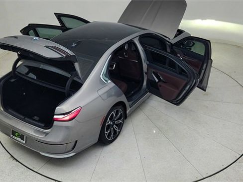Used 2025 BMW i7 eDrive50 image 90