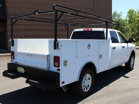 Used 2022 RAM 2500 Tradesman w/ Chrome Appearance Group AWD/4WD image 4