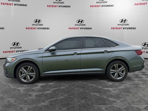 Used 2024 Volkswagen Jetta SE FWD image 6