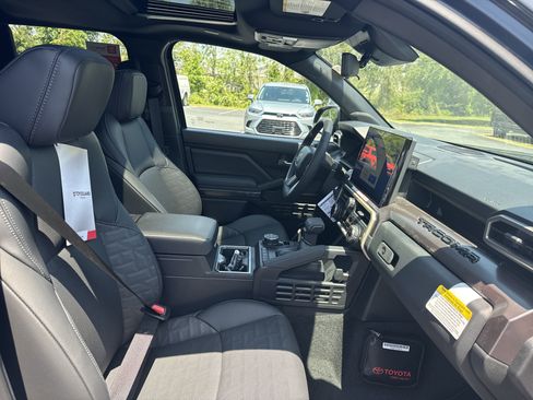 New 2025 Toyota Tacoma TRD Off-Road w/ TRD Off Road Premium Package AWD/4WD image 32