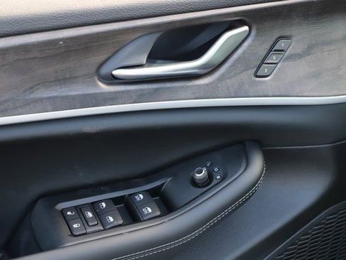 New 2025 Jeep Grand Cherokee Limited w/ Luxury Tech Group II AWD/4WD image 15