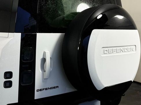 New 2026 Land Rover Defender 130 X-Dynamic SE image 17