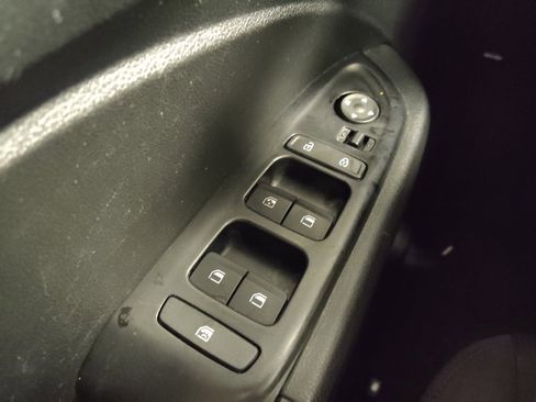 Used 2023 Hyundai Venue SEL FWD image 27