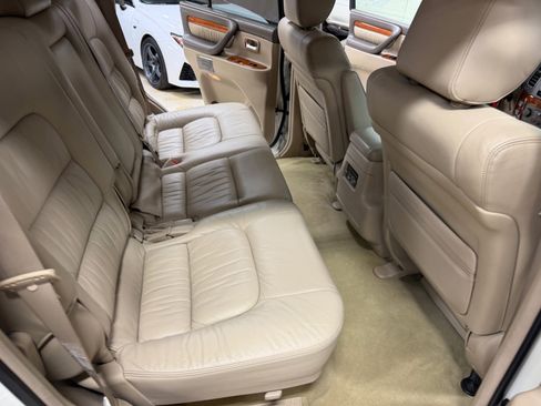 Used 2004 Lexus LX 470 image 17