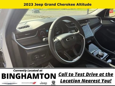 Used 2023 Jeep Grand Cherokee Altitude AWD/4WD image 11