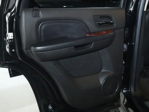 Used 2014 Cadillac Escalade Premium image 13