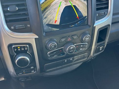 Used 2019 RAM 1500 Classic SLT w/ Luxury Group image 12