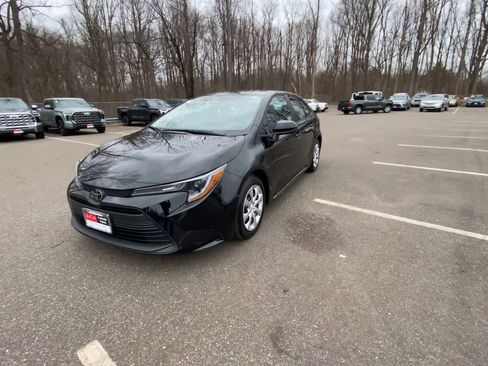 Used 2025 Toyota Corolla LE image 8