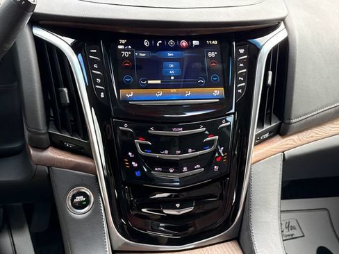 Used 2019 Cadillac Escalade Luxury AWD/4WD image 37